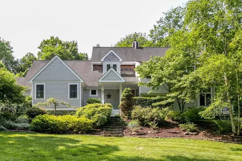 94 Old Albany Post Rd, Rhinebeck, NY 12572