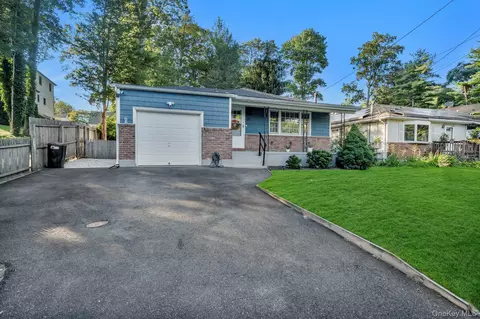 27 Nichols Rd, Huntington Station, NY 11746