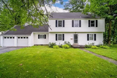 17 Seaman Rd, Poughkeepsie, NY 12601