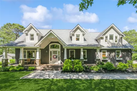 5 Hildreth Rd S, Hampton Bays, NY 11946