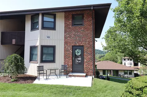 18 Hastings Ct #E, Yorktown, NY 10598