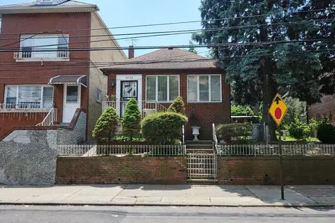 67-22 51 Rd, New York, NY 11377