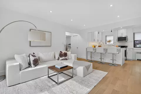 26 Terrace Cir #9C, North Hempstead, NY 11021