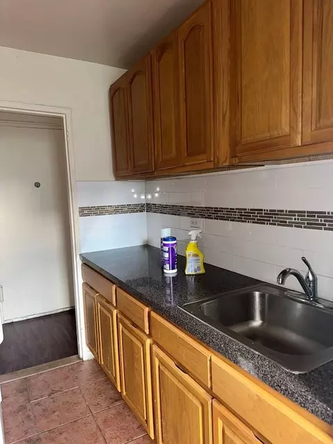 2385 Barker Ave #6B, New York, NY 10467