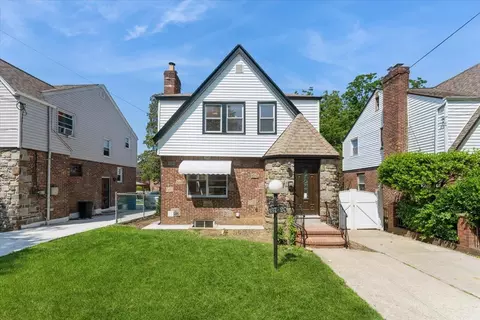 13720 173rd St, Jamaica, NY 11434
