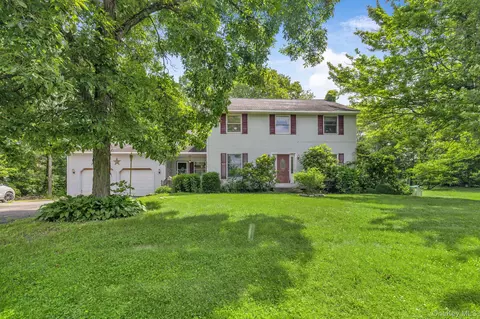 Exterior - 2 Gerri Ct, Wallkill, NY 12589 photo 2 of 4