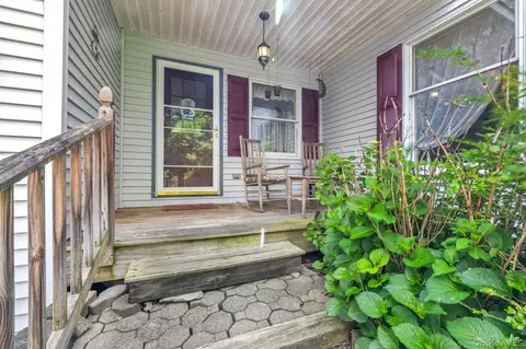 Exterior - 2 Gerri Ct, Wallkill, NY 12589 photo 3 of 4