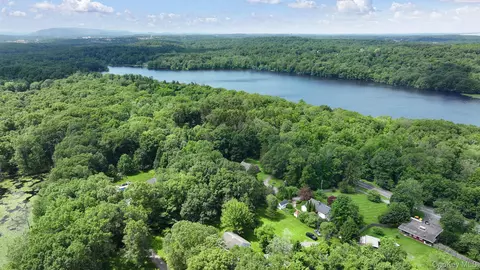 View/Area - 2 Gerri Ct, Wallkill, NY 12589 photo 2 of 2