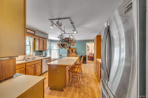 Kitchen - 2 Gerri Ct, Wallkill, NY 12589 photo 1 of 3