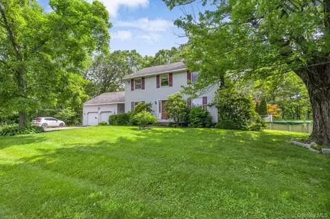 Exterior - 2 Gerri Ct, Wallkill, NY 12589 photo 4 of 4