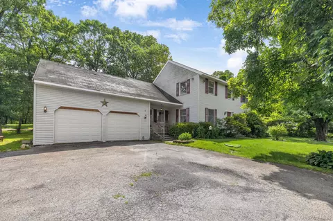Exterior - 2 Gerri Ct, Wallkill, NY 12589 photo 1 of 4