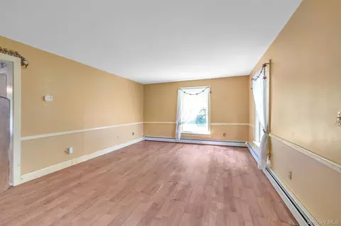 Living - 2 Gerri Ct, Wallkill, NY 12589 photo 1 of 2
