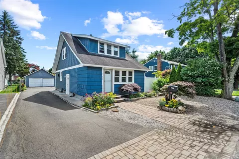 39 E 14th St, Huntington Station, NY 11746