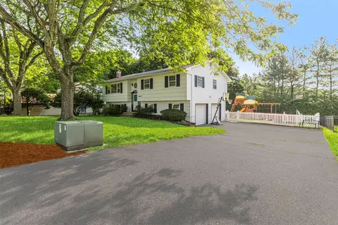 18 Lancaster Dr, Ramapo, NY 10901