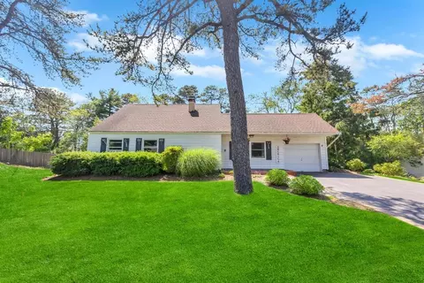 30 Redpine Dr, Medford, NY 11763