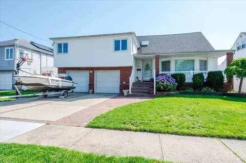 3478 Woodward St, Oceanside, NY 11572