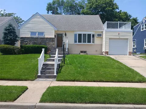 2306 Charing Cross Rd, Baldwin, NY 11510