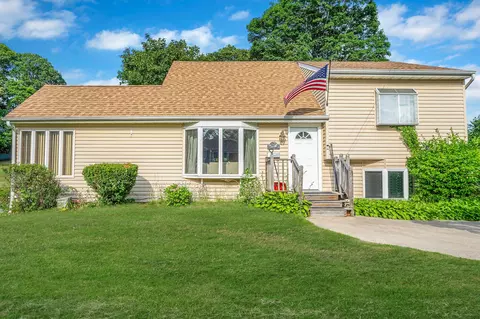37 Cleary Rd, Lake Ronkonkoma, NY 11779