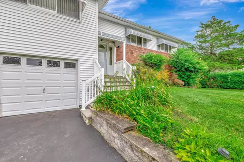 399 Hubbs Ave, Hauppauge, NY 11788