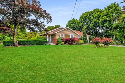 431 Townline Rd, Commack, NY 11725