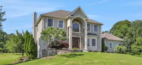 16 Winston Pl, Marlboro, NY 12542