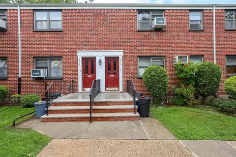160-54 Willets Point Blvd #4-206, Whitestone, NY 11357