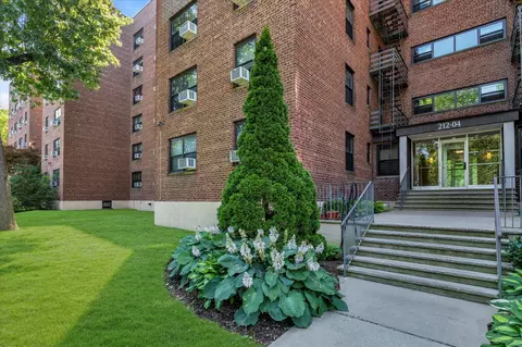 212-04 75th Ave #4J, New York, NY 11364