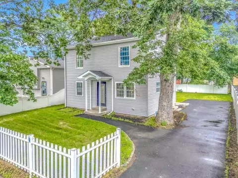 50 Smith St, Amityville, NY 11701