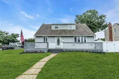 3633 Summer Dr, Wantagh, NY 11793