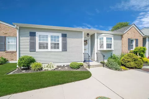 87 Harbor S, Amityville, NY 11701