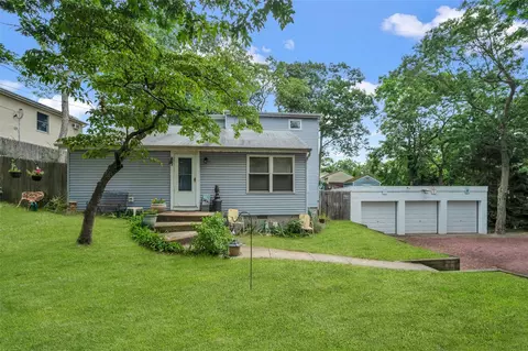 5 Flower Ave, Holtsville, NY 11742