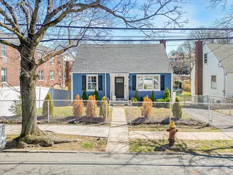 832 Palisade Ave, Yonkers, NY 10703