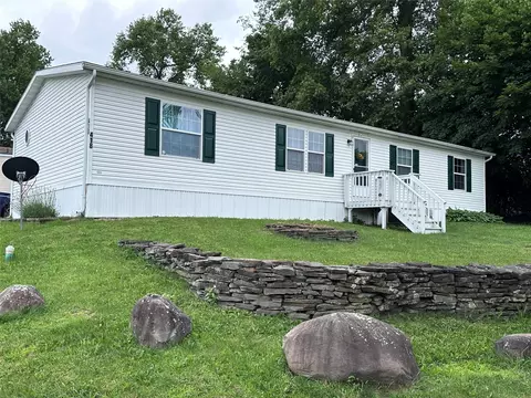418 Sandgate Dr, New Windsor, NY 12553