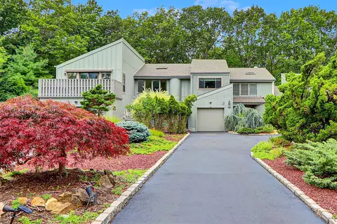 28 Timberline Cir, Port Jefferson, NY 11777