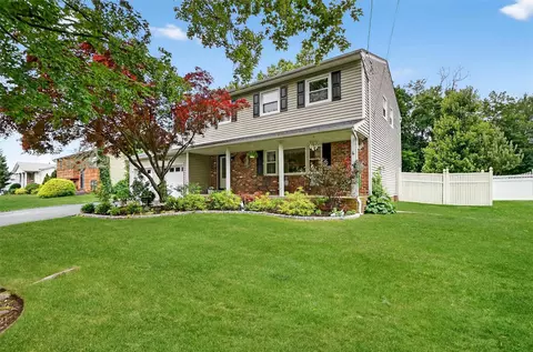 8 Argow Pl, Clarkstown, NY 10954