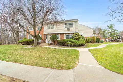 222 Doxbury Ln, Ramapo, NY 10901