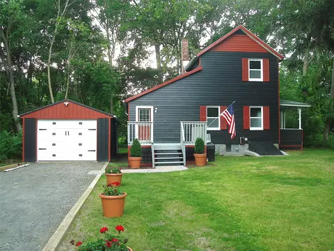5 W Cottage Rd, Poughkeepsie, NY 12601