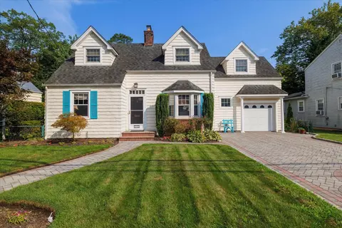 175 Rockaway Ave, Rockville Centre, NY 11570
