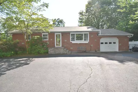 90 Haven Ave, Ronkonkoma, NY 11779