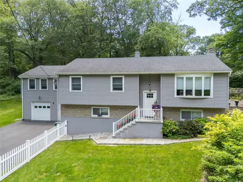 581 Wood Rd, Mahopac, NY 10541