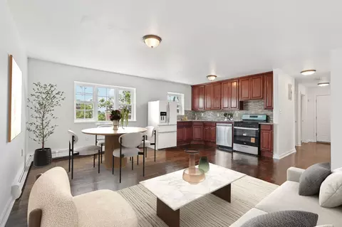 768 E 230th St, New York, NY 10466