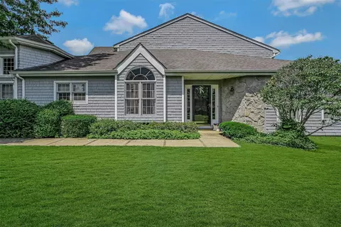 64 Lakebridge Dr S #64, Kings Park, NY 11754