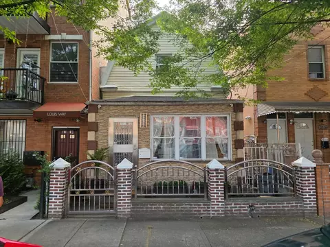 3318 104th St, New York, NY 11368