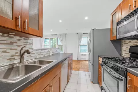 5425 Valles Ave #1L, New York, NY 10471