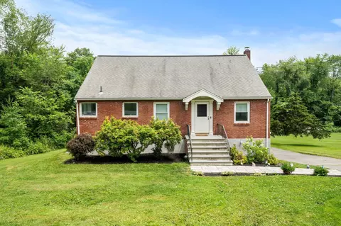 96 Wood St, Mahopac, NY 10541