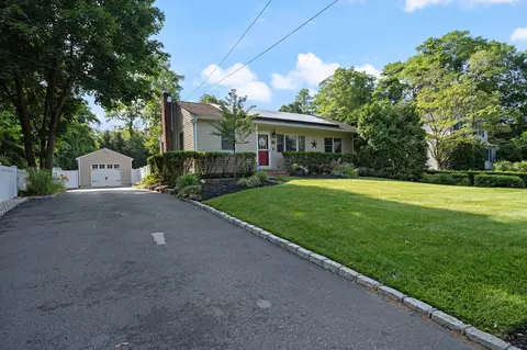 15 Noahs Path, Rocky Point, NY 11778