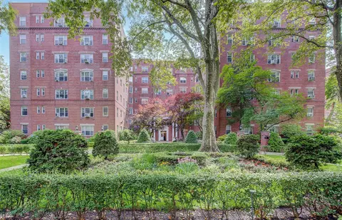 77-14 113th St #4G, Forest Hills, NY 11375