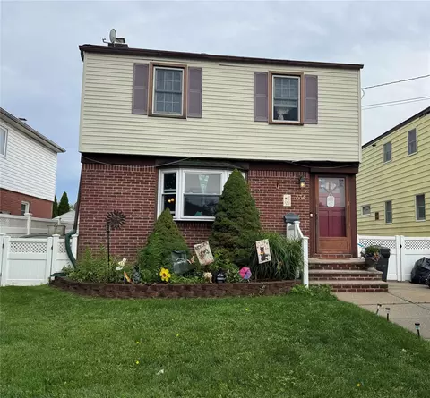 334 Harrison St, Franklin Square, NY 11010