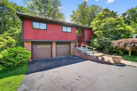 27 Maiden Ln, Clarkstown, NY 10956