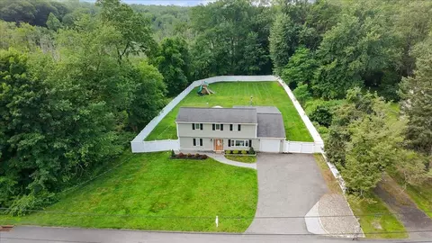751 Oakside Rd, Yorktown, NY 10598